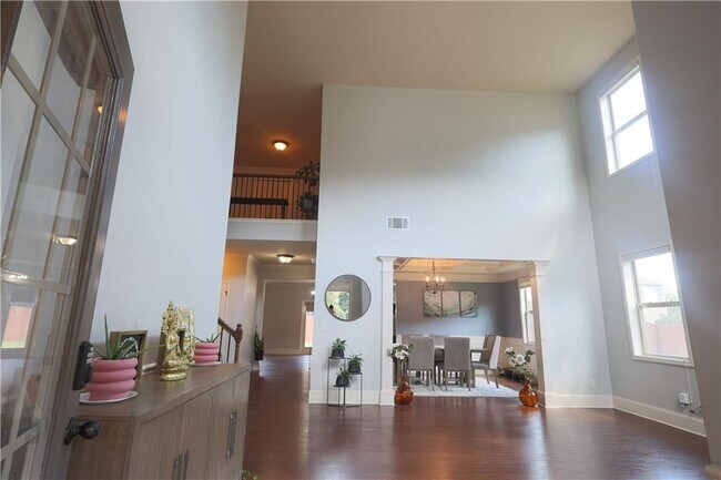 Building Photo - 3125 Pleasant Valley Trail