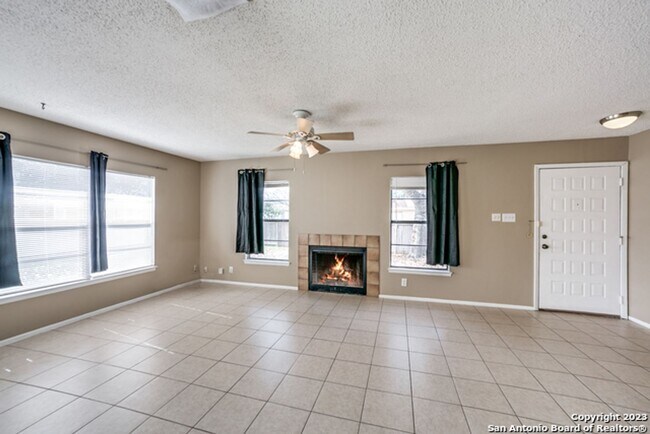 Foto del edificio - 2 Bedroom / 1 Bath Babcock Place Subdivision