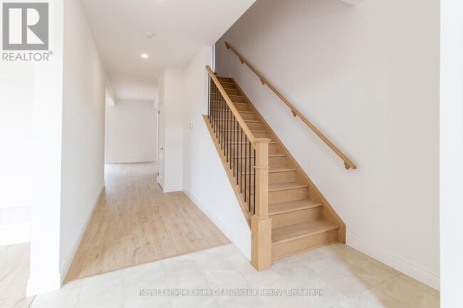 Building Photo - 37 Whitehorn Park Rd
