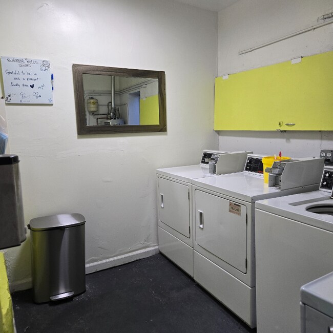 Foto del edificio - 829 N Formosa Ave