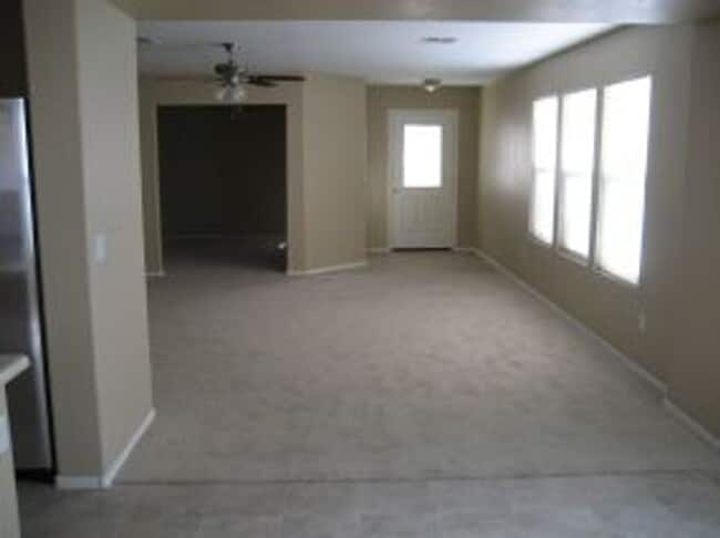 Building Photo - 3232 W Cavedale Dr