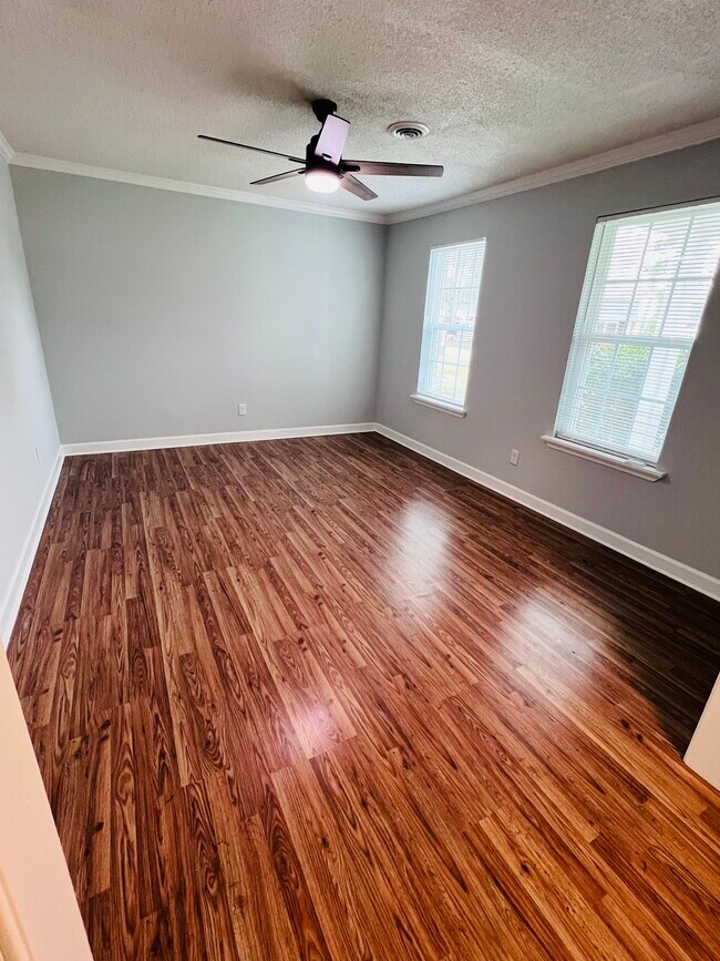 Foto del edificio - 291 Dorchester Manor Blvd