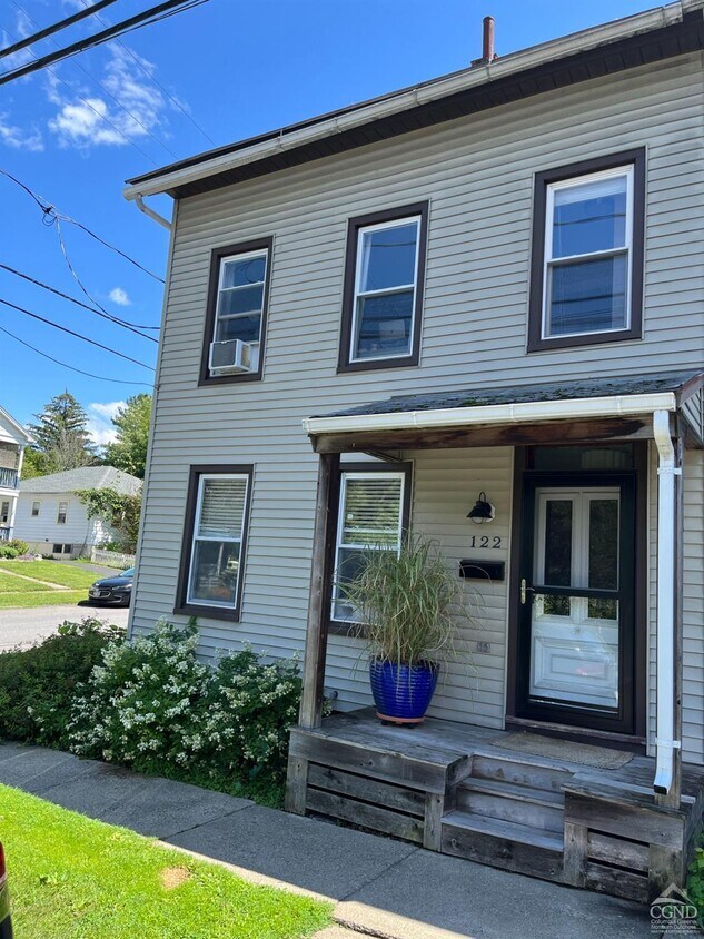 Primary Photo - 122 N 5th St