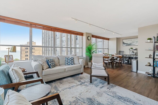 Foto del edificio - 655 W Irving Park Rd