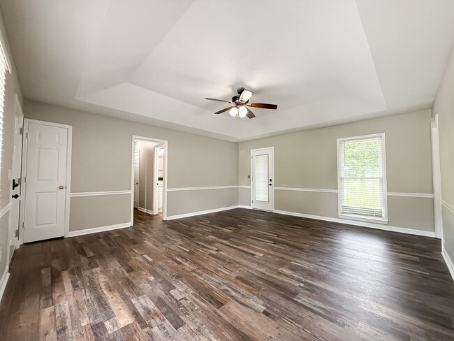Building Photo - 5001 Sequoia Dr