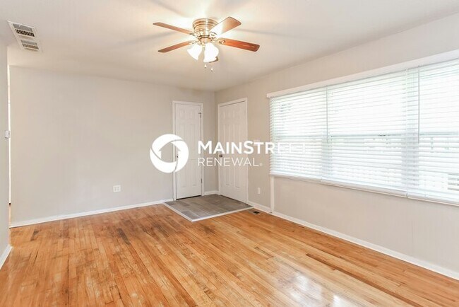 Foto del edificio - 2 Bedroom Pet-Friendly Home in Kansas City, MO with Main Street Renewal