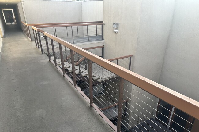 Foto del edificio - 330 S Barrington Ave