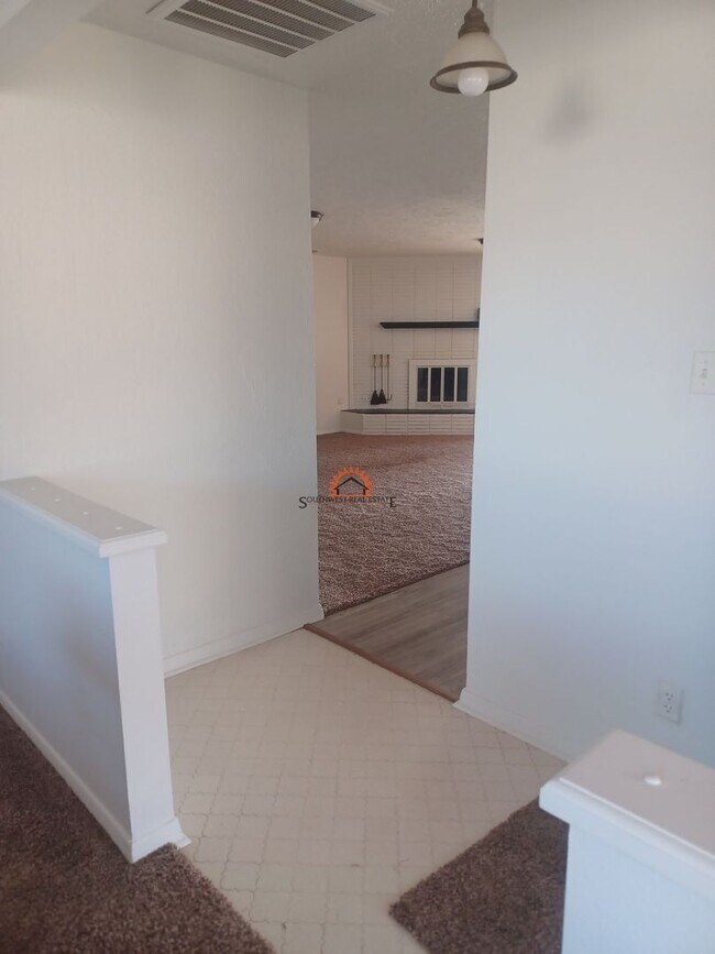 Building Photo - Spacious 4 bedroom 2 bath brick home