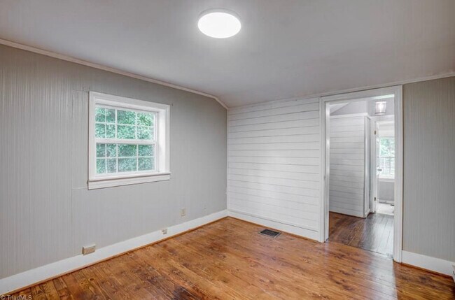 Bedroom - 2415 Jefferson Ave