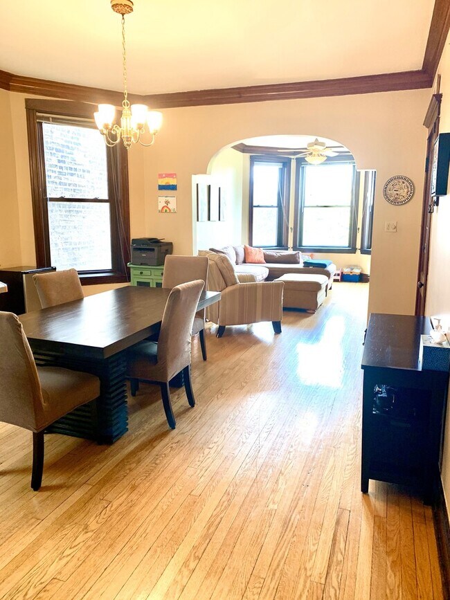 Foto del edificio - 4311 N Winchester Ave