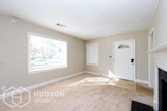 Foto del edificio - NOW AVAILABLE! - 2328 Edison St, Charlotte...