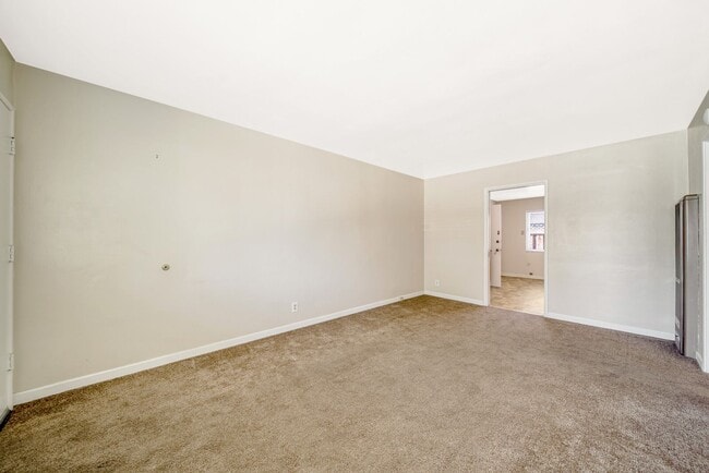Building Photo - East Palo Alto Duplex for Rent - $3,000/mo