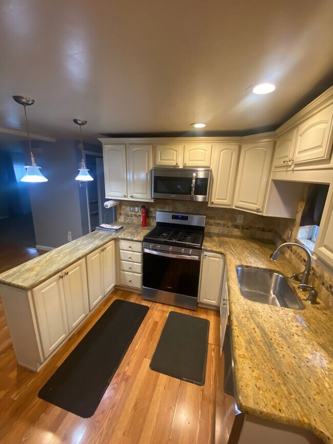 Foto del edificio - 233 S State Rd