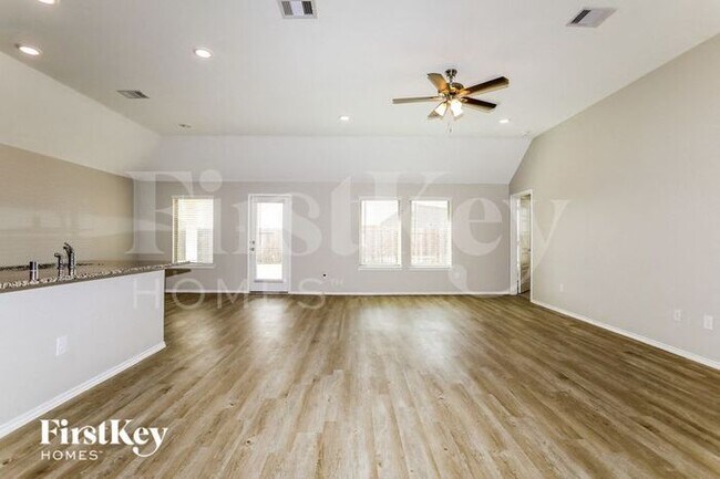 Foto del edificio - 334 Jewett Meadow Dr