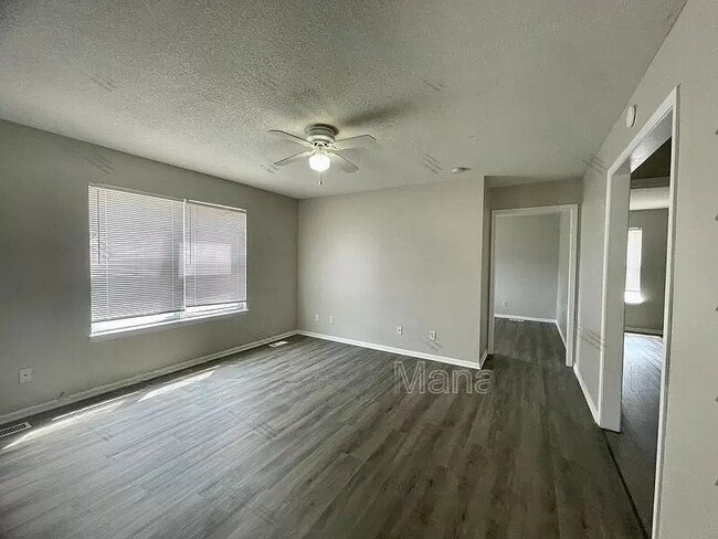 Building Photo - 607 SW Pinebrook Village Ct