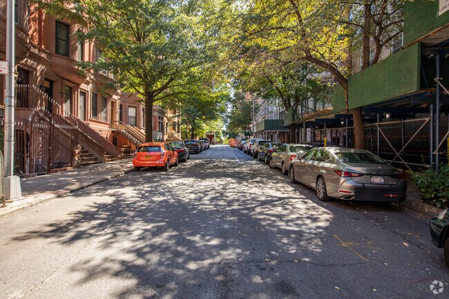 Building Photo - 320 West 76th St