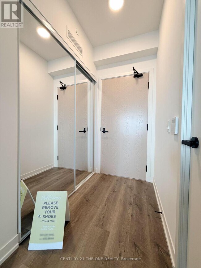 Photo du bâtiment - 8 Interchange Wy