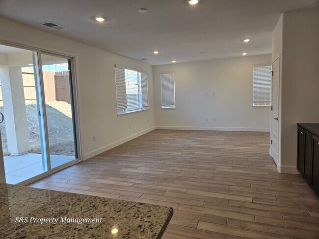 Building Photo - 440 Castle Peak Ct