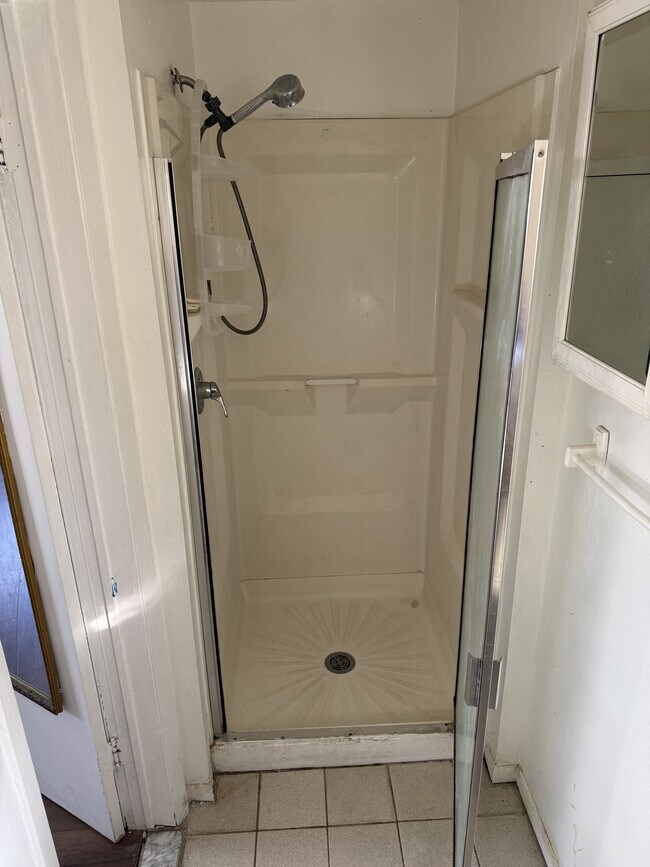 Foto del edificio - 831 King Georges Rd