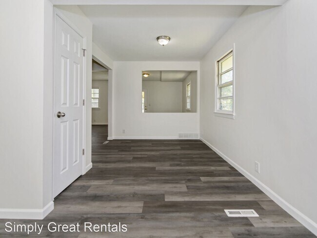 Building Photo - 4 br, 3 bath House - 3209 Cornhusker Dr