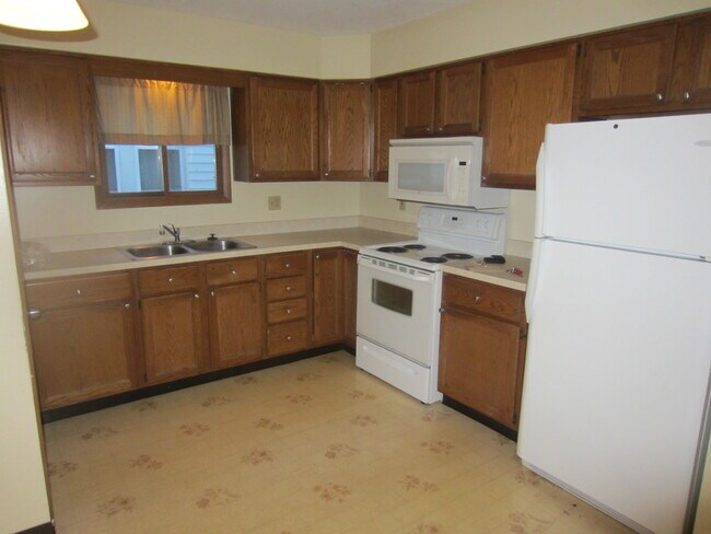 Se agregó nuevo piso de cocina - 2436 Grovewood Ave