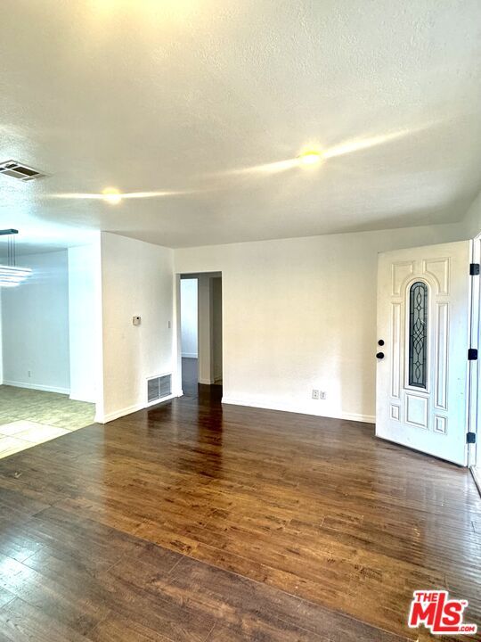 Foto del edificio - 8839 Tilden Ave