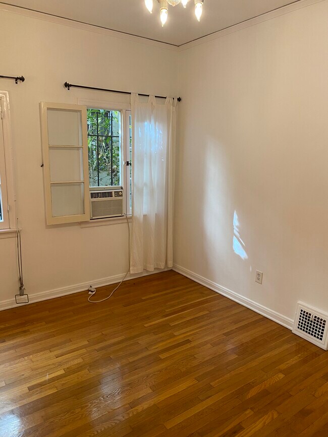 Unit 2 Window with A/C - 414 N Sycamore Ave