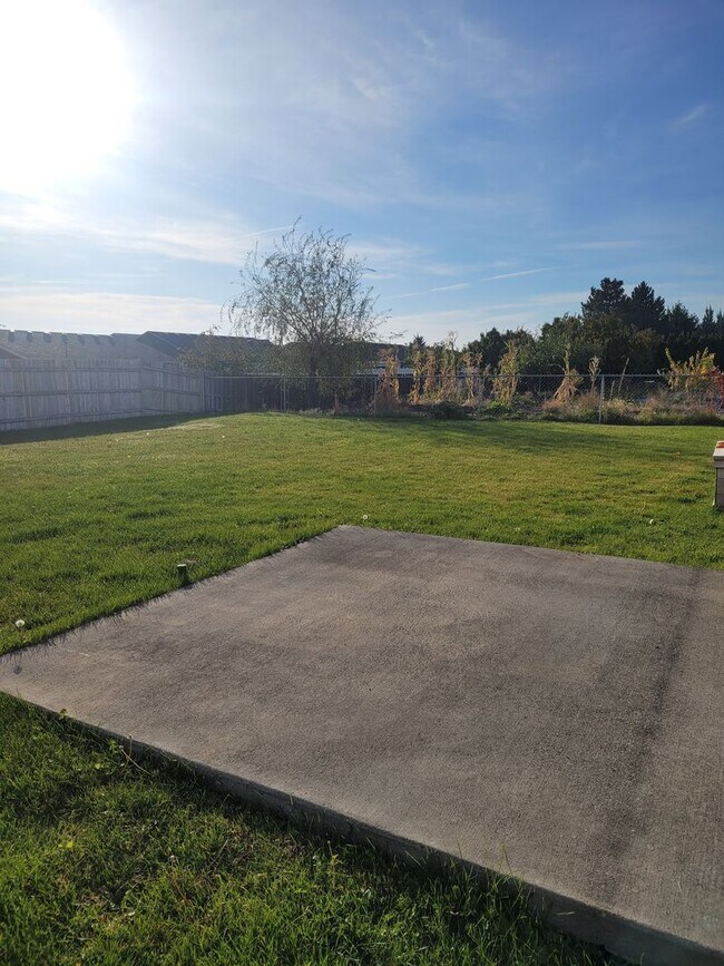 Building Photo - 1/2 OFF NOVEMBER RENT - 4 Bedroom House in...