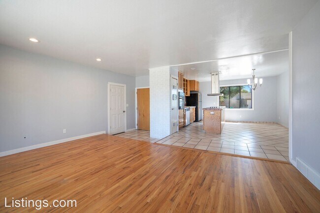 Building Photo - 3 br, 2 bath House - 7 Robertson Rd