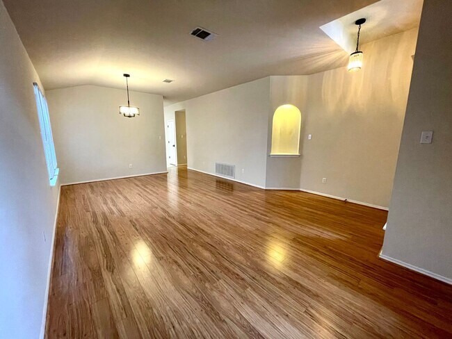 Foto del edificio - Well-Maintained 3 bedroom, 2 bathroom in Northwood