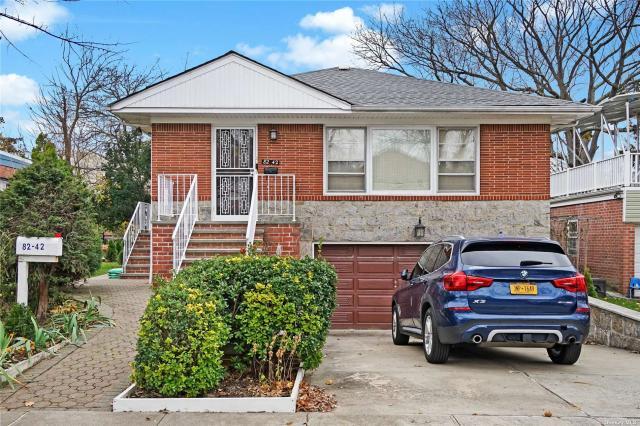 Foto principal - 3 bedroom in Hollis Hills NY 11427