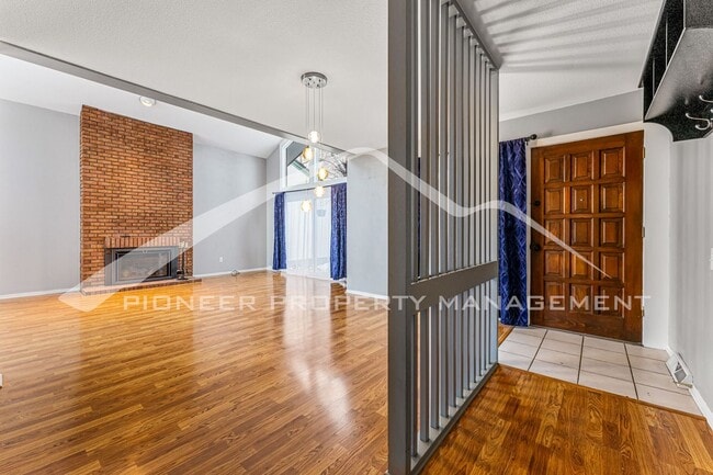 Building Photo - Spacious Home with 2 Car Garage and Centra...