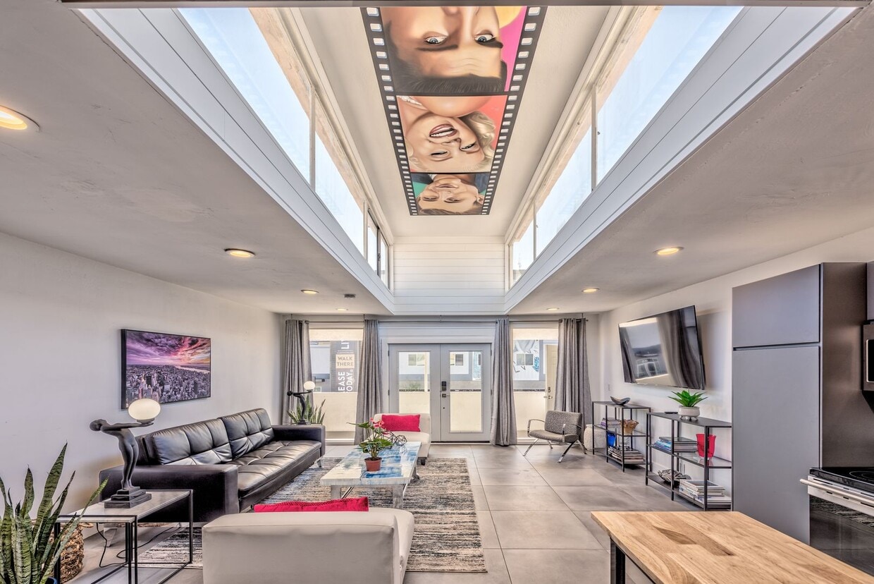 Primary Photo - BEAUTIFUL 3 BEDROOM IN THE ARTS DISTRICT