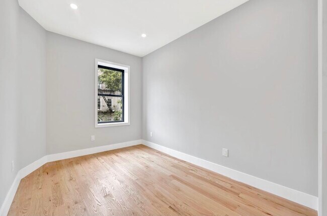 4th bedroom - 627 Vermont St
