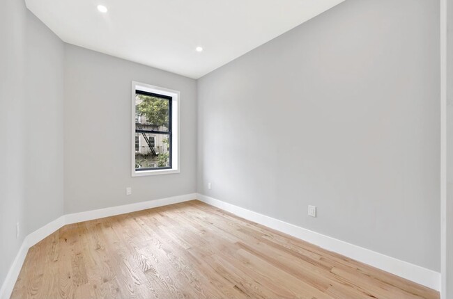 4th bedroom - 627 Vermont St