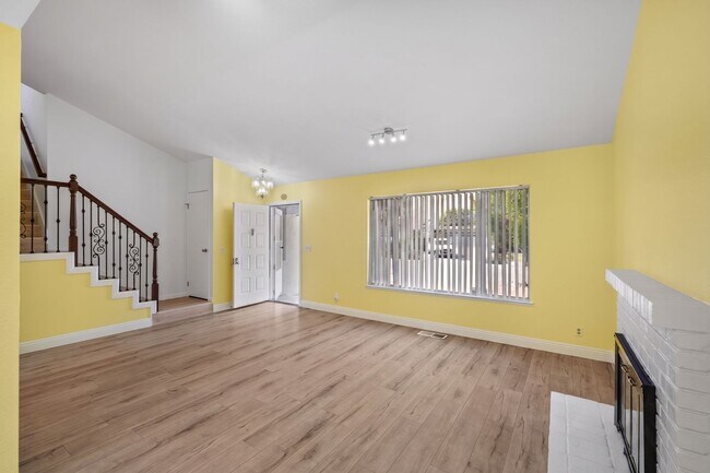 Foto del edificio - Beautifully Updated Four Bedroom Fremont Retreat w/ Views in Historic Niles