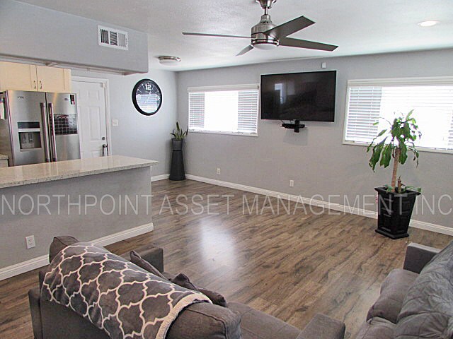 Building Photo - Bright and contemporary 3 bedroom, 2 bath ...