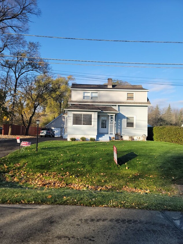 Primary Photo - 2885 S 128th St