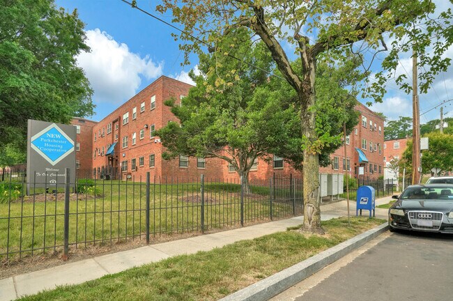 Building Photo - 2900 Pomeroy Rd SE