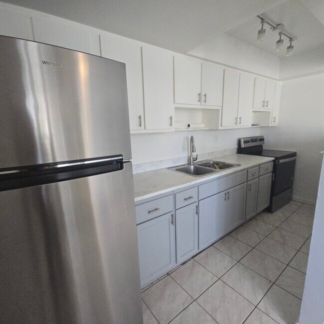 Foto del edificio - 1730 NE 62nd St