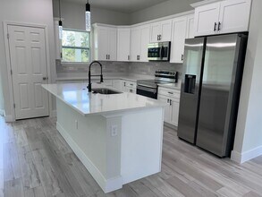 Building Photo - 1604 W Gainsboro Ln