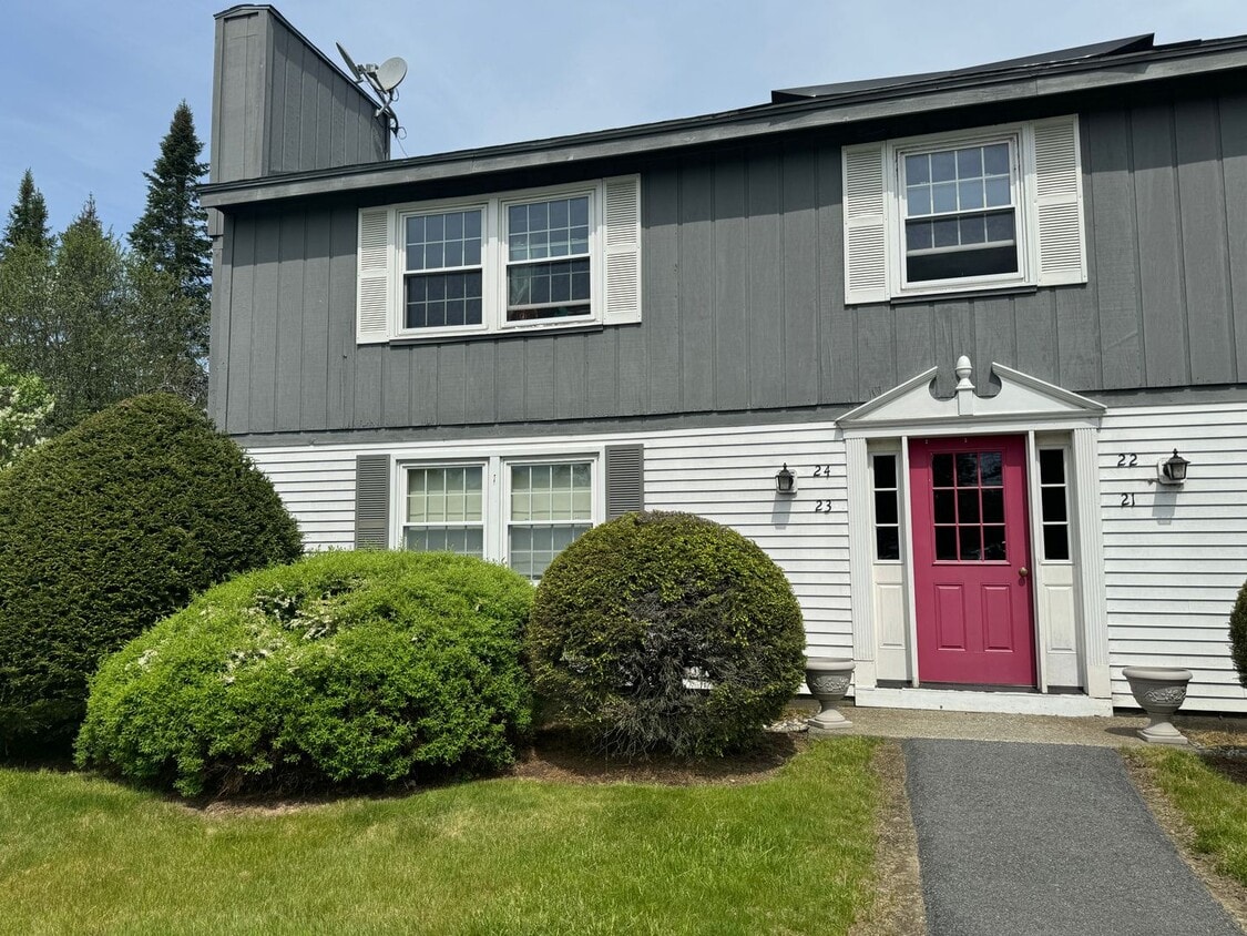 2 bedroom condo 3.5 miles from Dartmouth - 2 bedroom condo 3.5 miles from Dartmouth