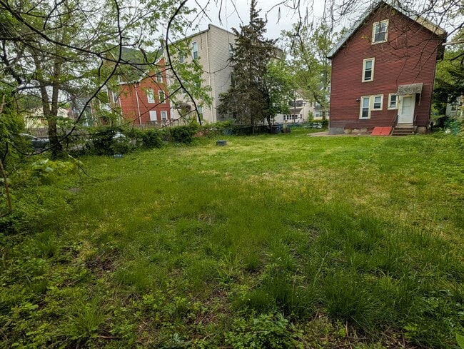 Building Photo - 253 W Ivy St