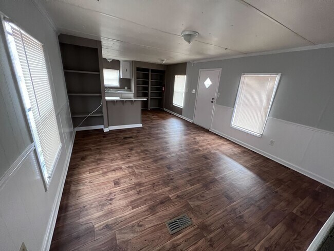 Building Photo - 750 Silent Valley Rd