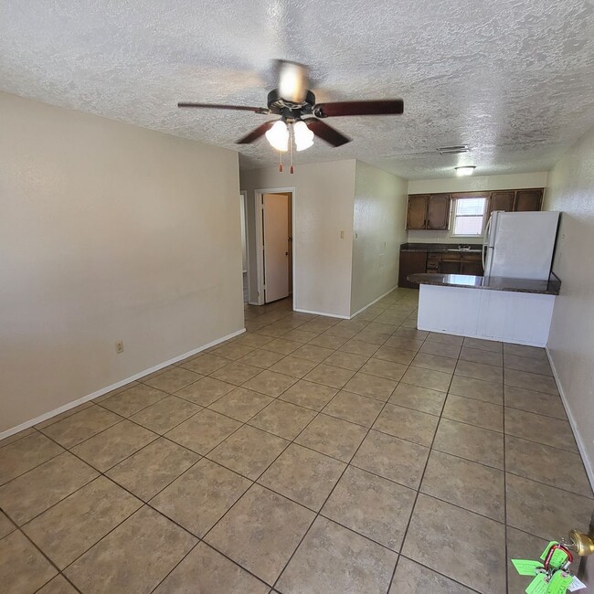 Building Photo - 1549 Arizona Dr