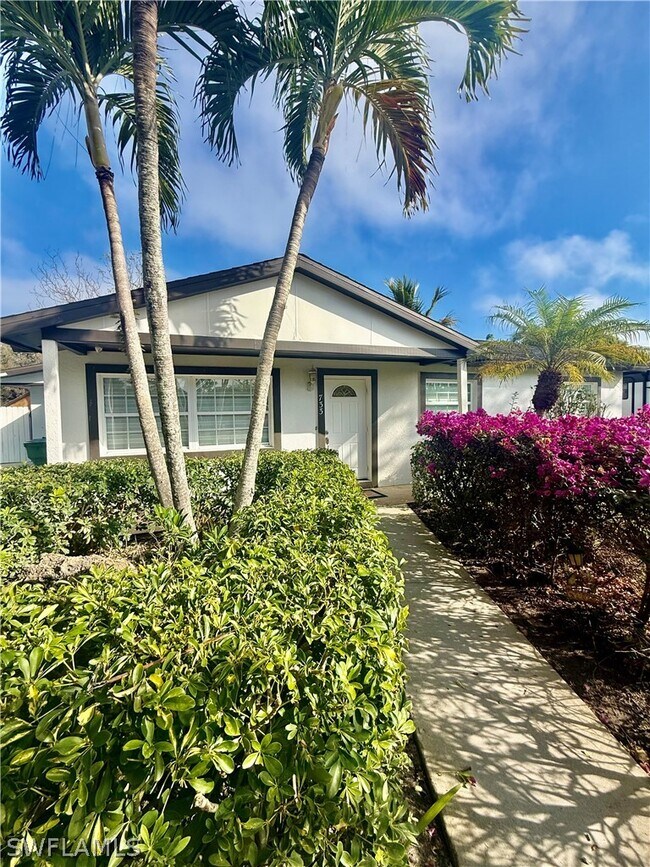 Foto del edificio - 733 Pine Cone Ln