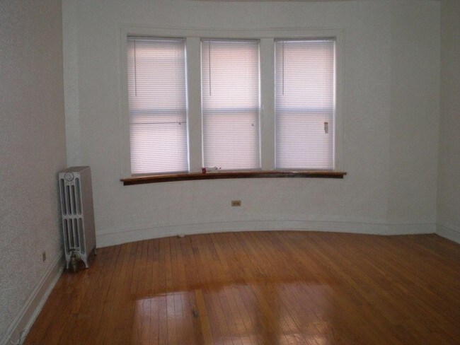 Living Room - 7901-7909 S Phillips Ave