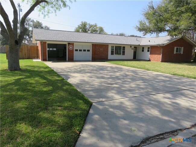 Foto del edificio - 1339 Mockingbird Ln