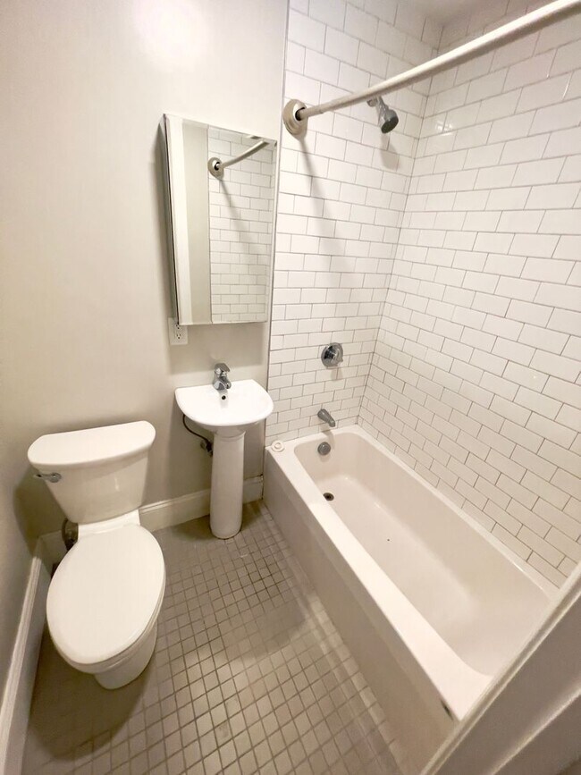 Building Photo - CLEAN AND BRIGHT 2BED IN ALLSTON- MODERN FINISHES & HARDWOOD FLOORS