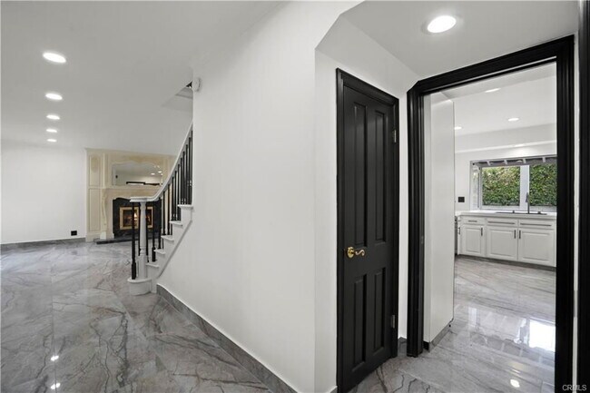 Foto del edificio - 9853 Wish Ave